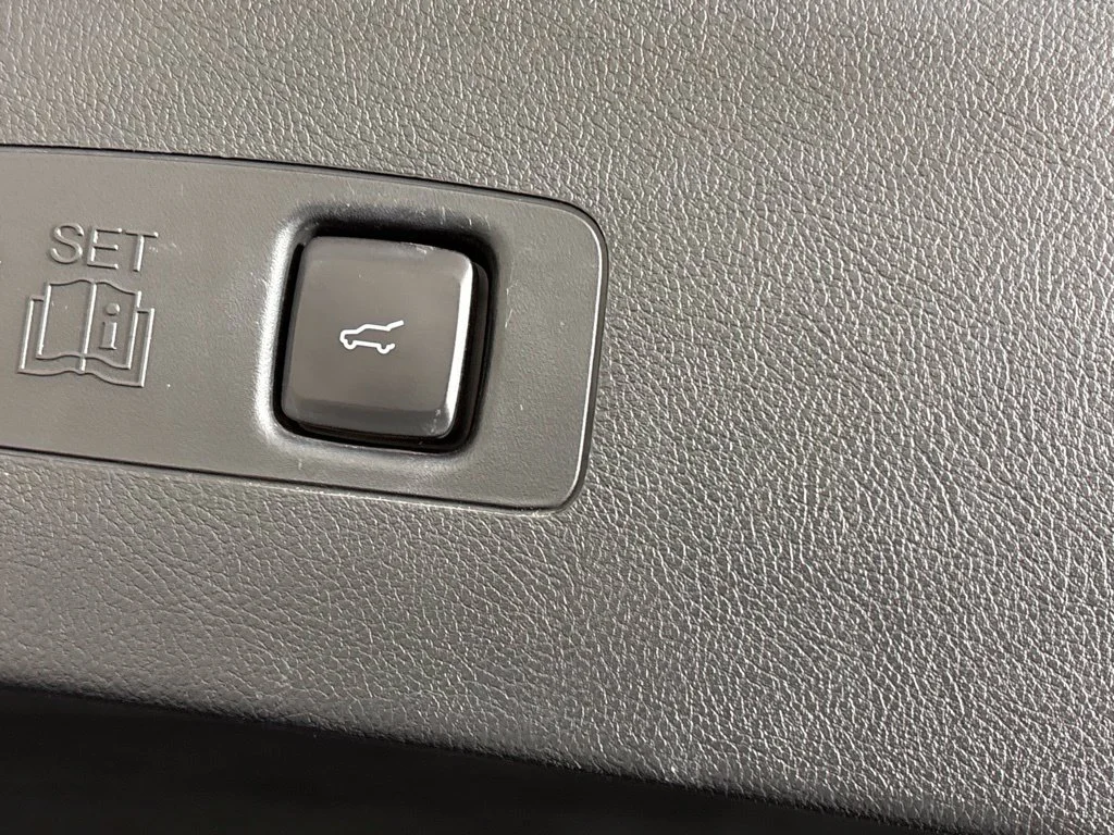 Used 2020 Black Lincoln Reserve image 24