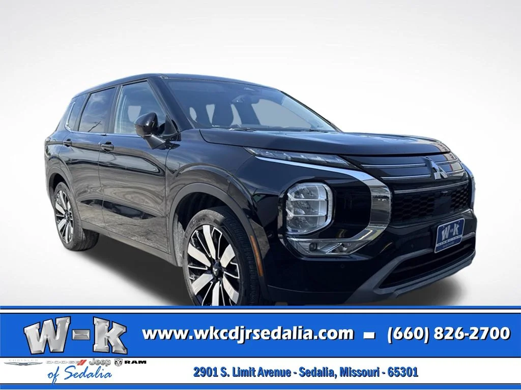 Used 2025 Black Mitsubishi SE image 1