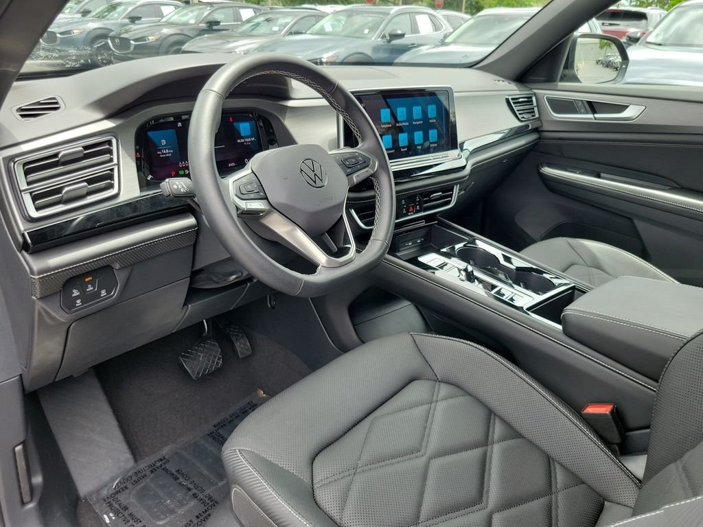 Certified Used 2024  Volkswagen 2.0T SE w/Technology image 17