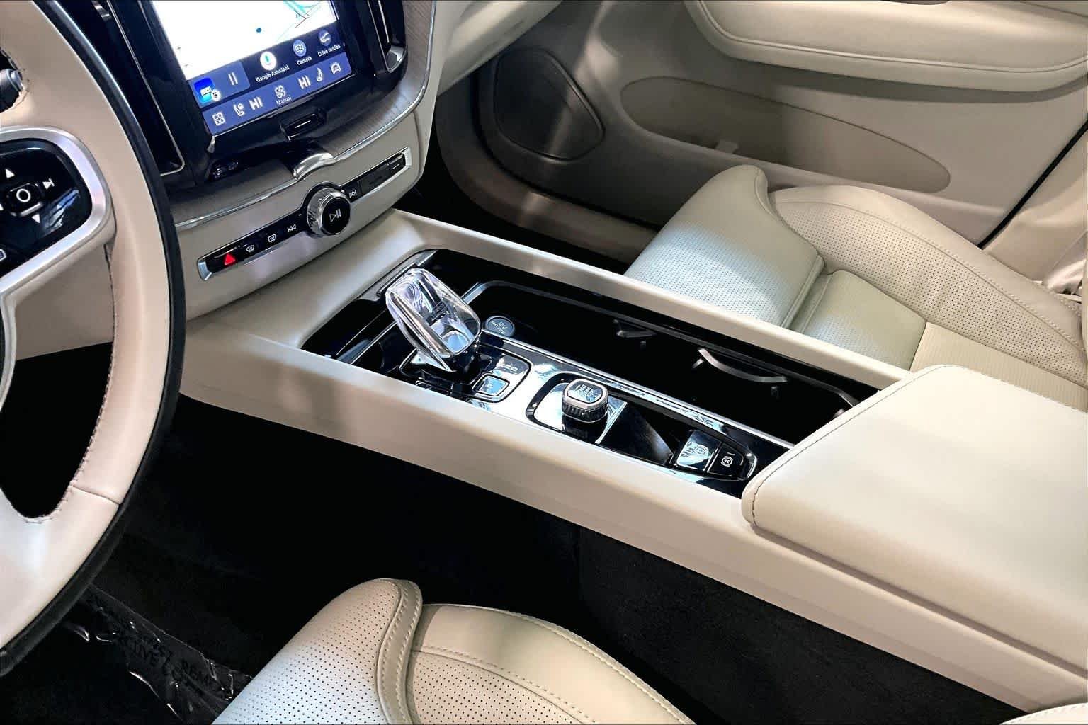 Used 2023 Crystal White Metallic Volvo Ultimate Dark Theme image 16