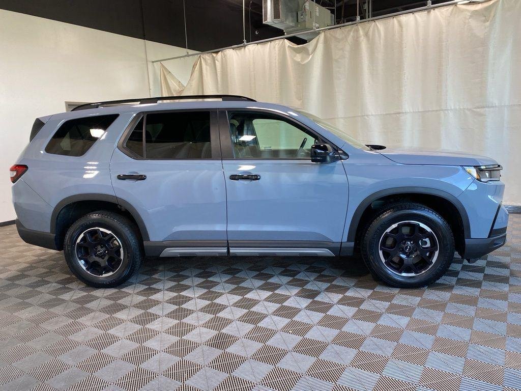 Used 2025 Lunar Silver Metallic Honda TrailSport image 15