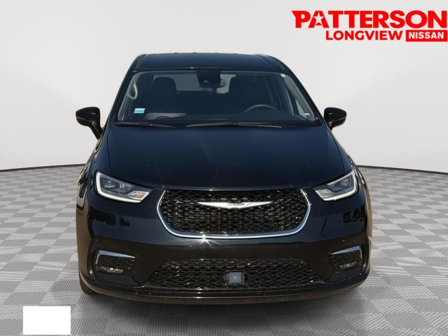 Used 2024 Diamond Black Crystal Pearlcoat Chrysler Touring L image 2