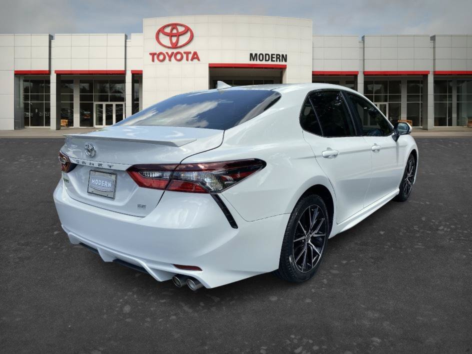 Used 2024 Ice Toyota SE image 6