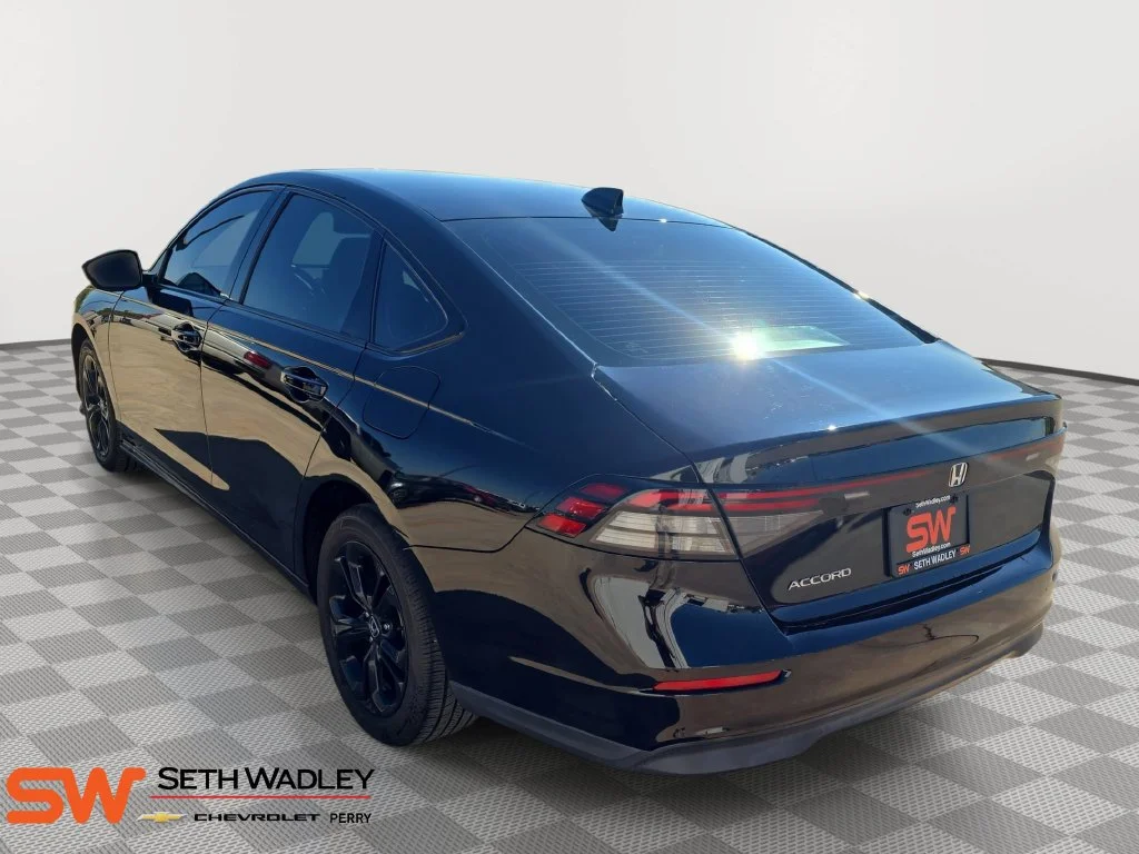 Used 2025 Black Honda SE image 5