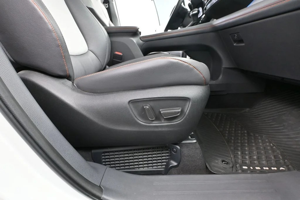 2024 Toyota Sienna XSE - Photo 47
