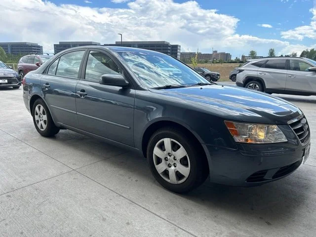 Used 2009 Blue Hyundai GLS image 2