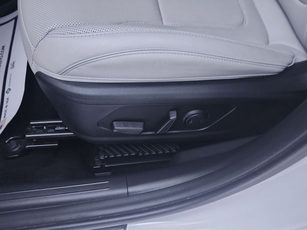 Used 2025 White Hyundai Limited image 12
