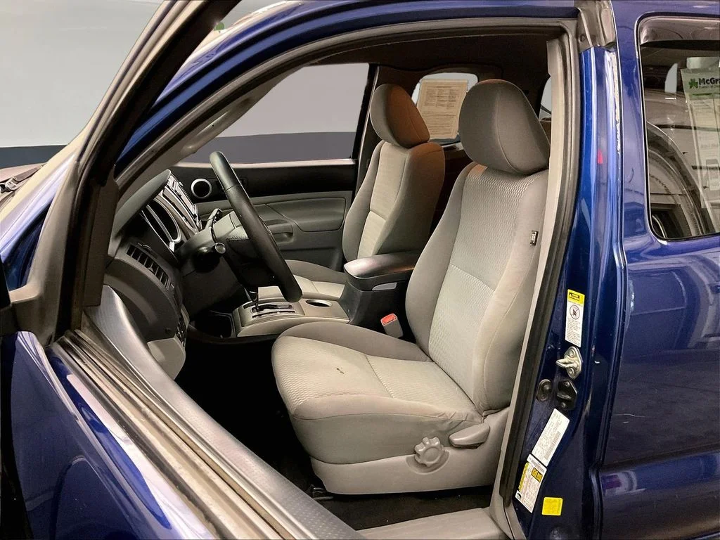 Used 2014 Blue Toyota Base image 30