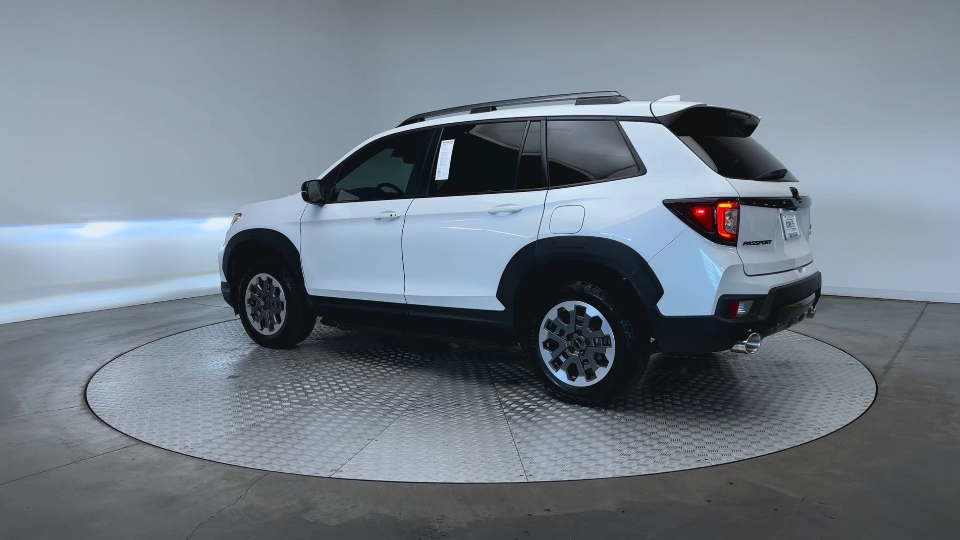 Used 2025 Platinum White Pearl Honda TrailSport image 6