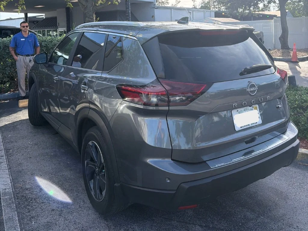 Used 2025 Gray Nissan SV image 3