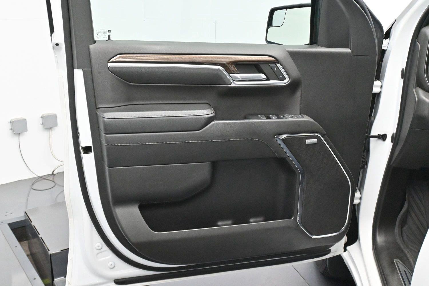 Used 2023 SUMMIT WHITE Chevrolet RST image 26