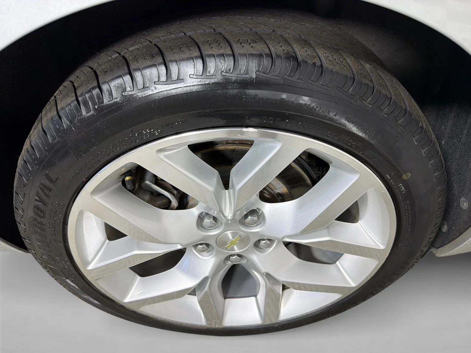 Used 2018 Beige Chevrolet Premier image 18