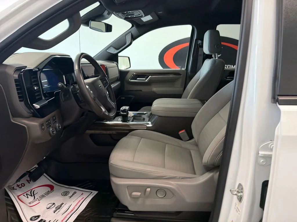 Used 2023 White Chevrolet RST image 10