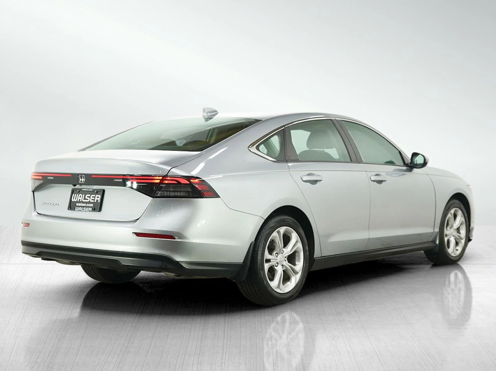 Used 2023 Lunar Silver Metallic Honda LX image 5