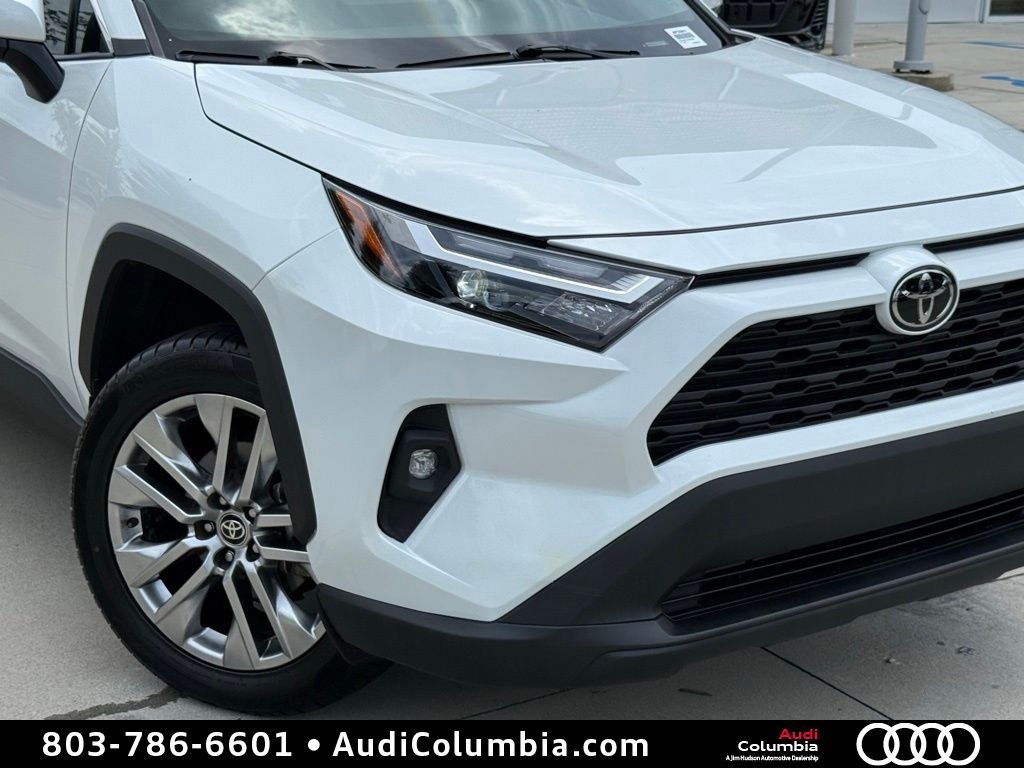 Used 2025 Beige Toyota XLE Premium image 6