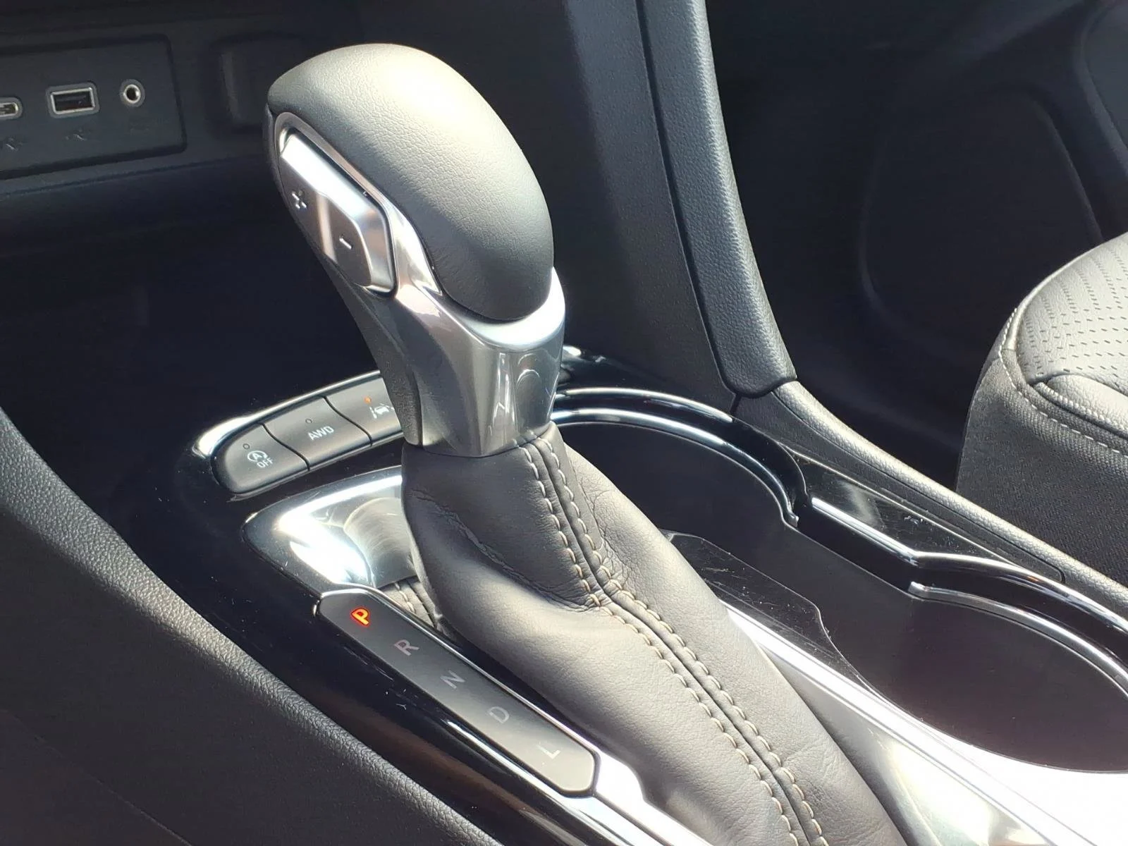 Used 2023 Ebony Twilight Metallic Buick Essence image 13