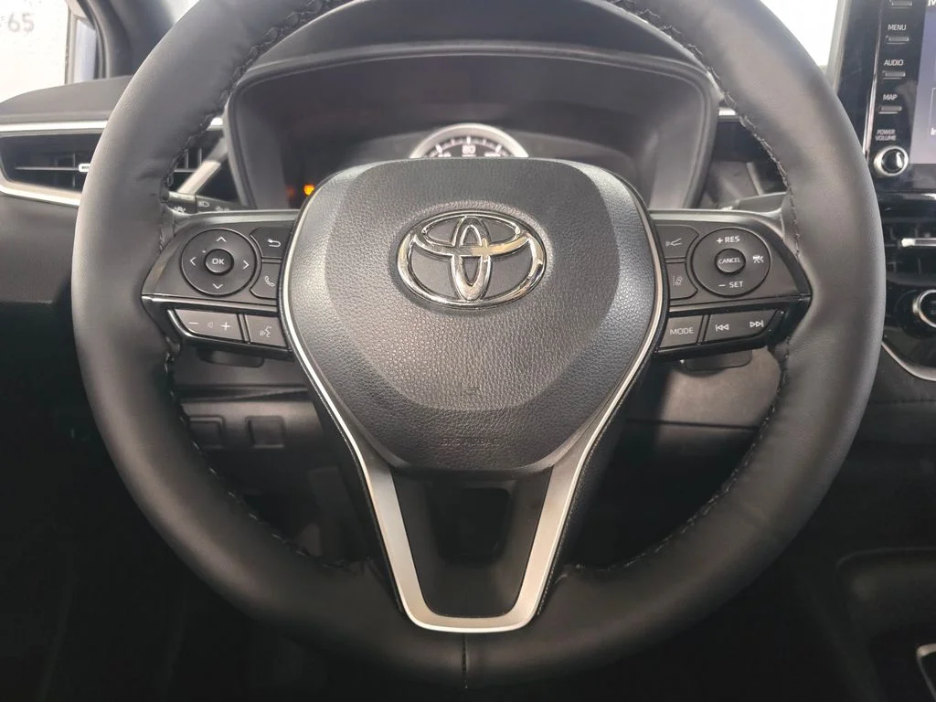 Used 2022  Toyota SE image 16