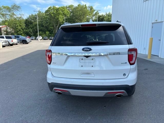 Used 2016 White Ford XLT image 12