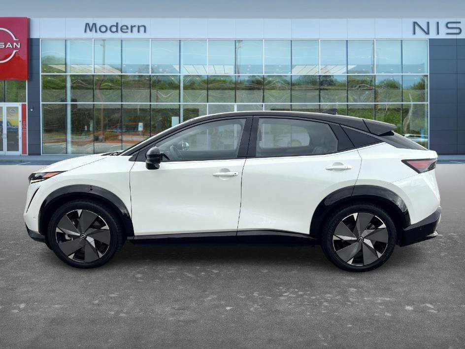 Used 2024 Everest White Pearl Tricoat/Black Diamond Pearl Nissan PLATINUM+ image 8