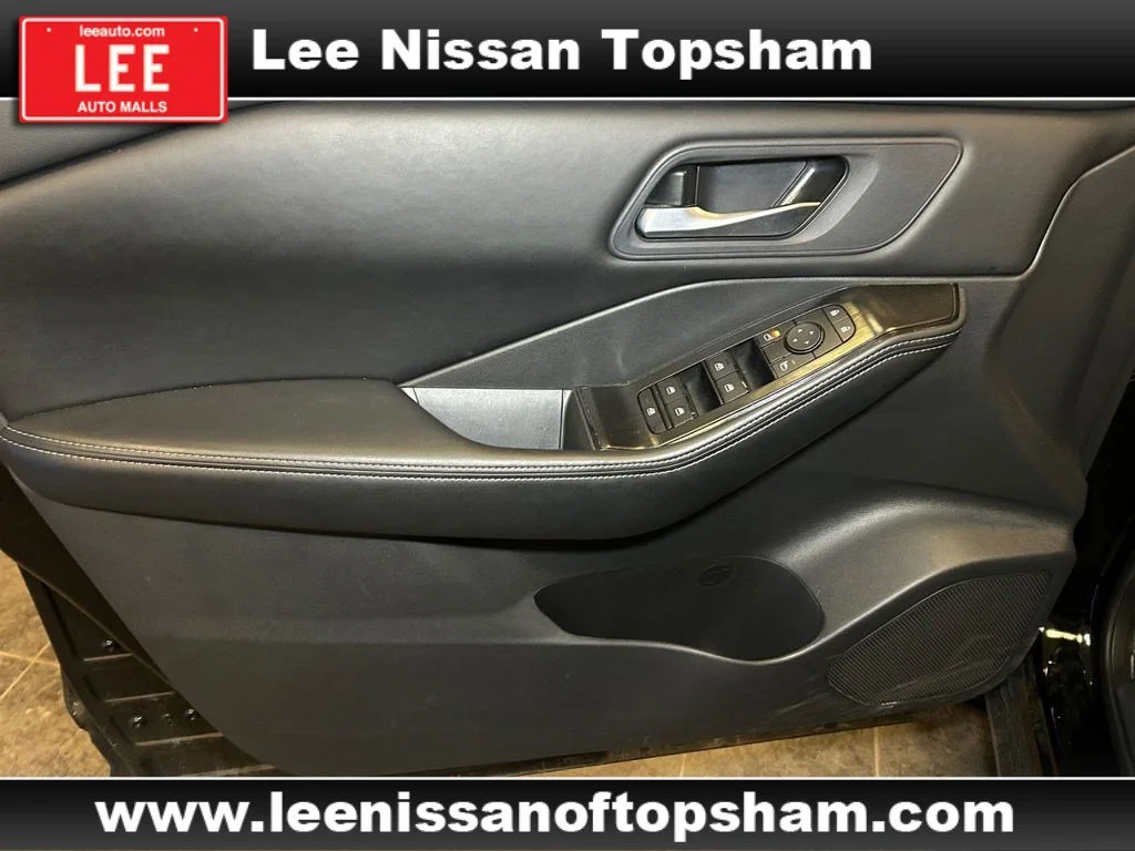 Used 2025 Super Black Nissan SV image 22