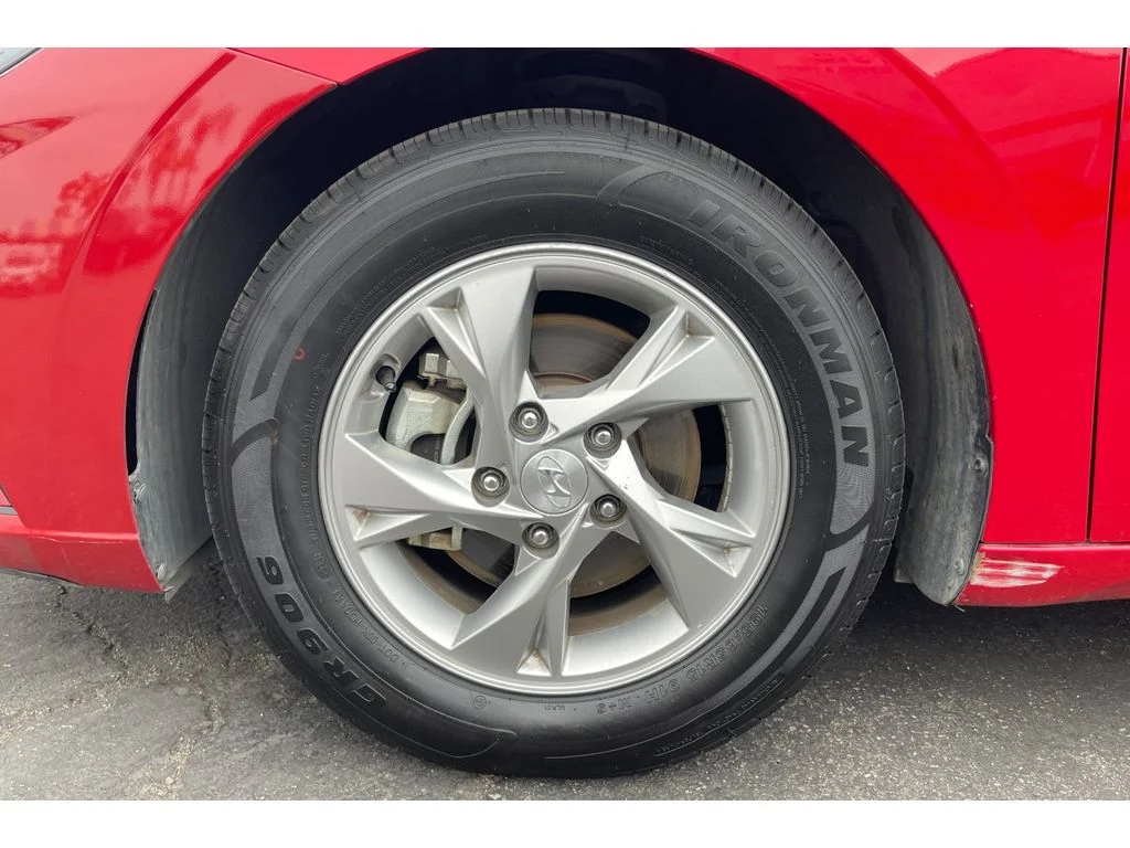 Used 2021 Calypso Red Hyundai SE image 39