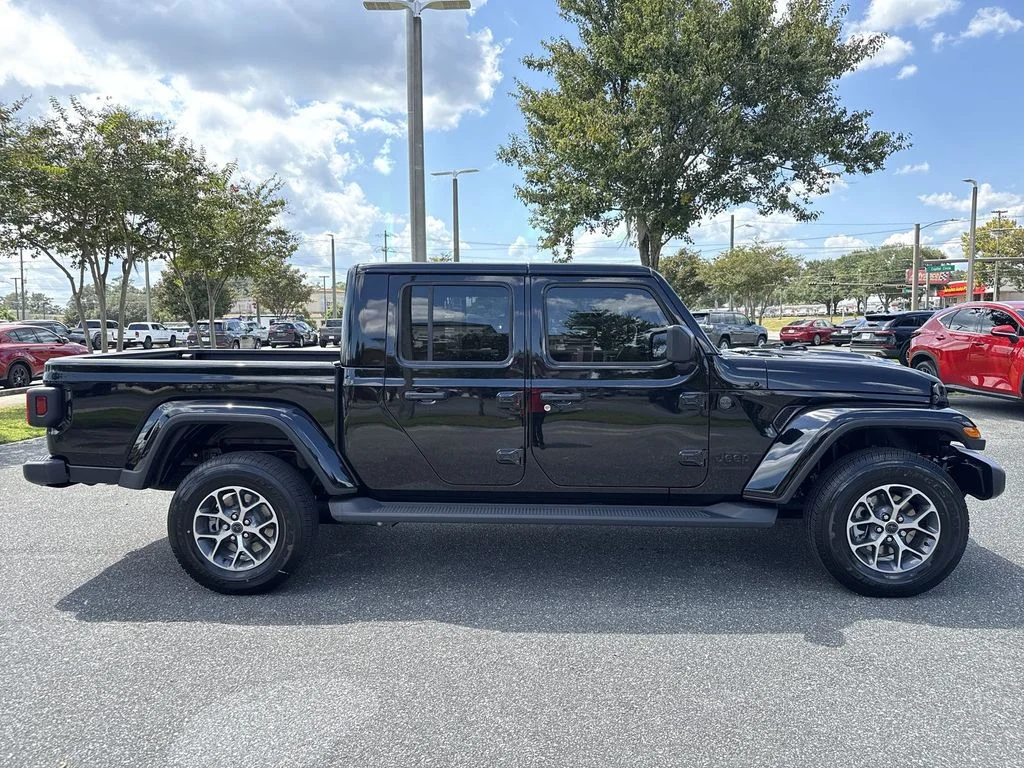 New 2025 Black Clear-Coat Exterior Paint Jeep Sport S image 2