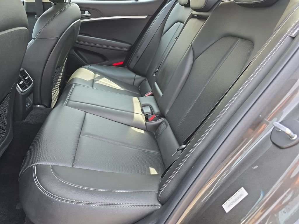 2025 GENESIS G70 Standard - Photo 24