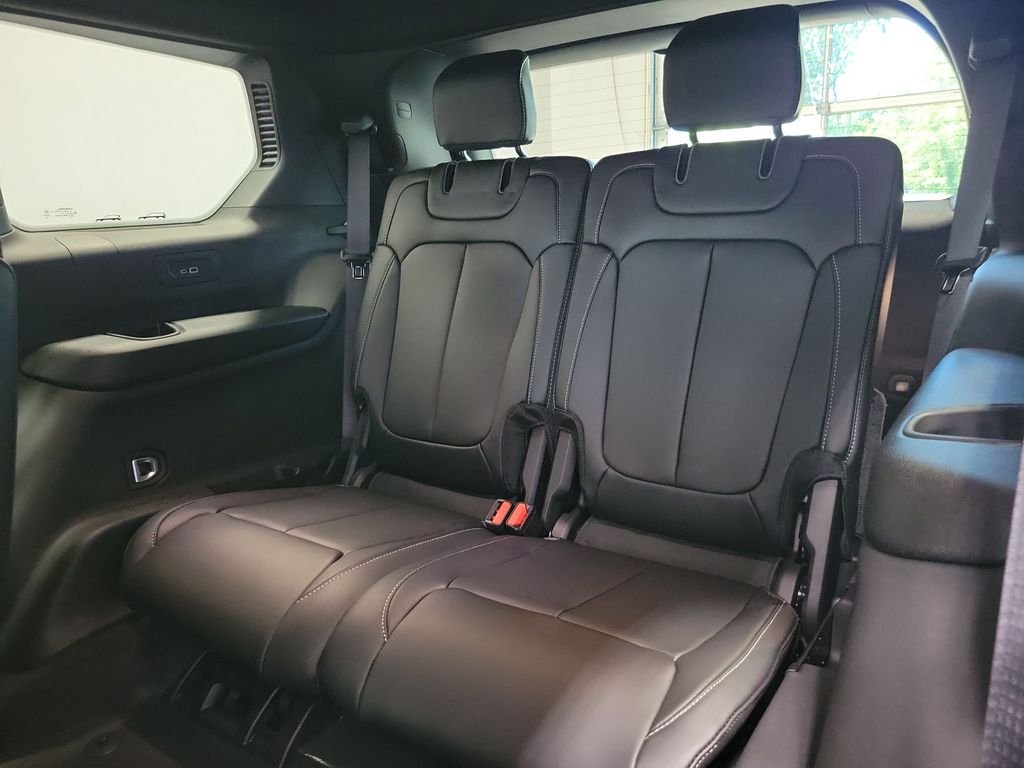 New 2026 Bright White Clear-Coat Exterior Paint Jeep Limited image 9