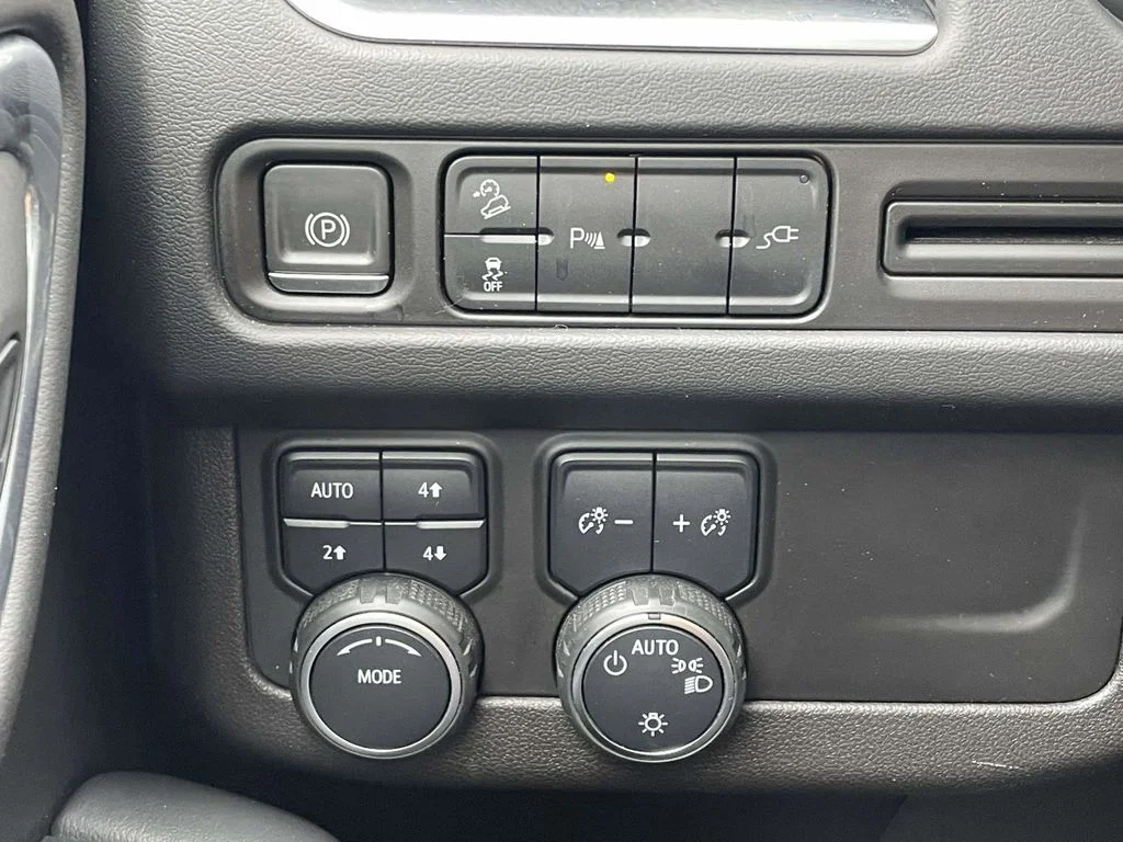 Certified Used 2021 Gray Chevrolet Z71 image 30