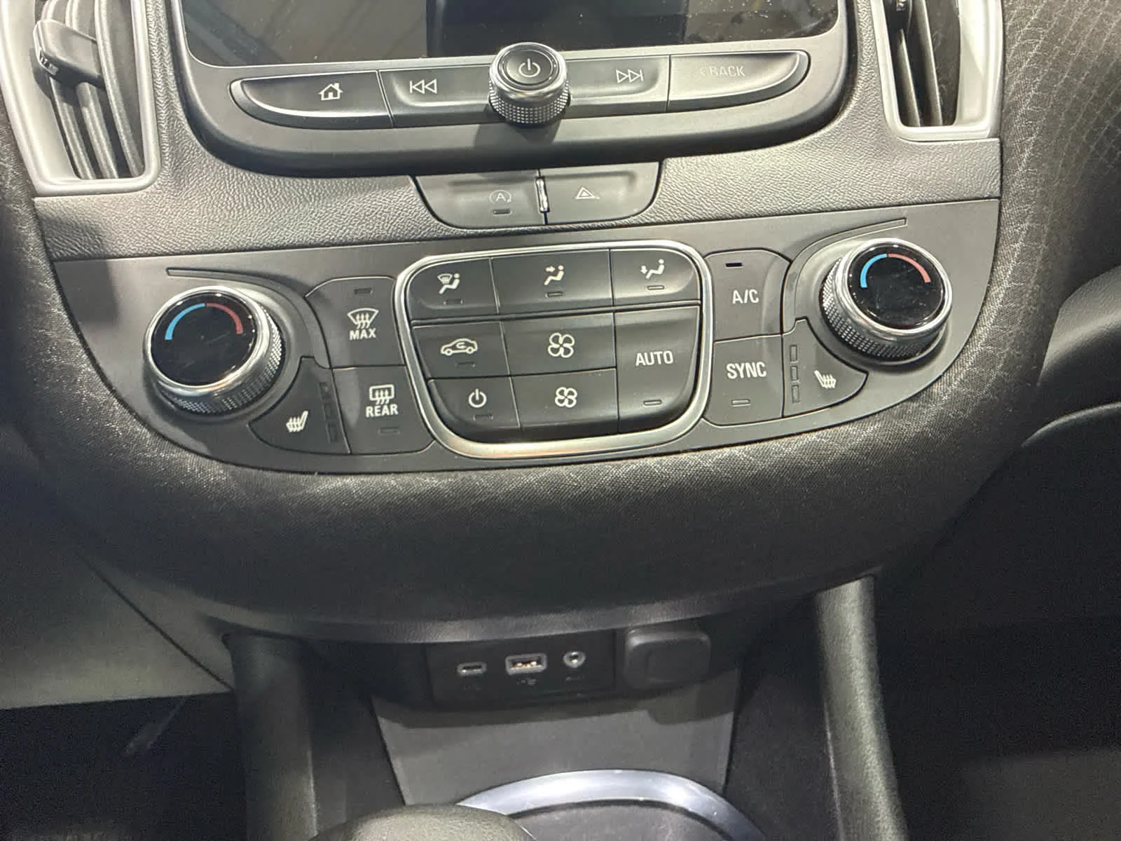 Used 2024 Mineral Gray Metallic Chevrolet 1LT image 19