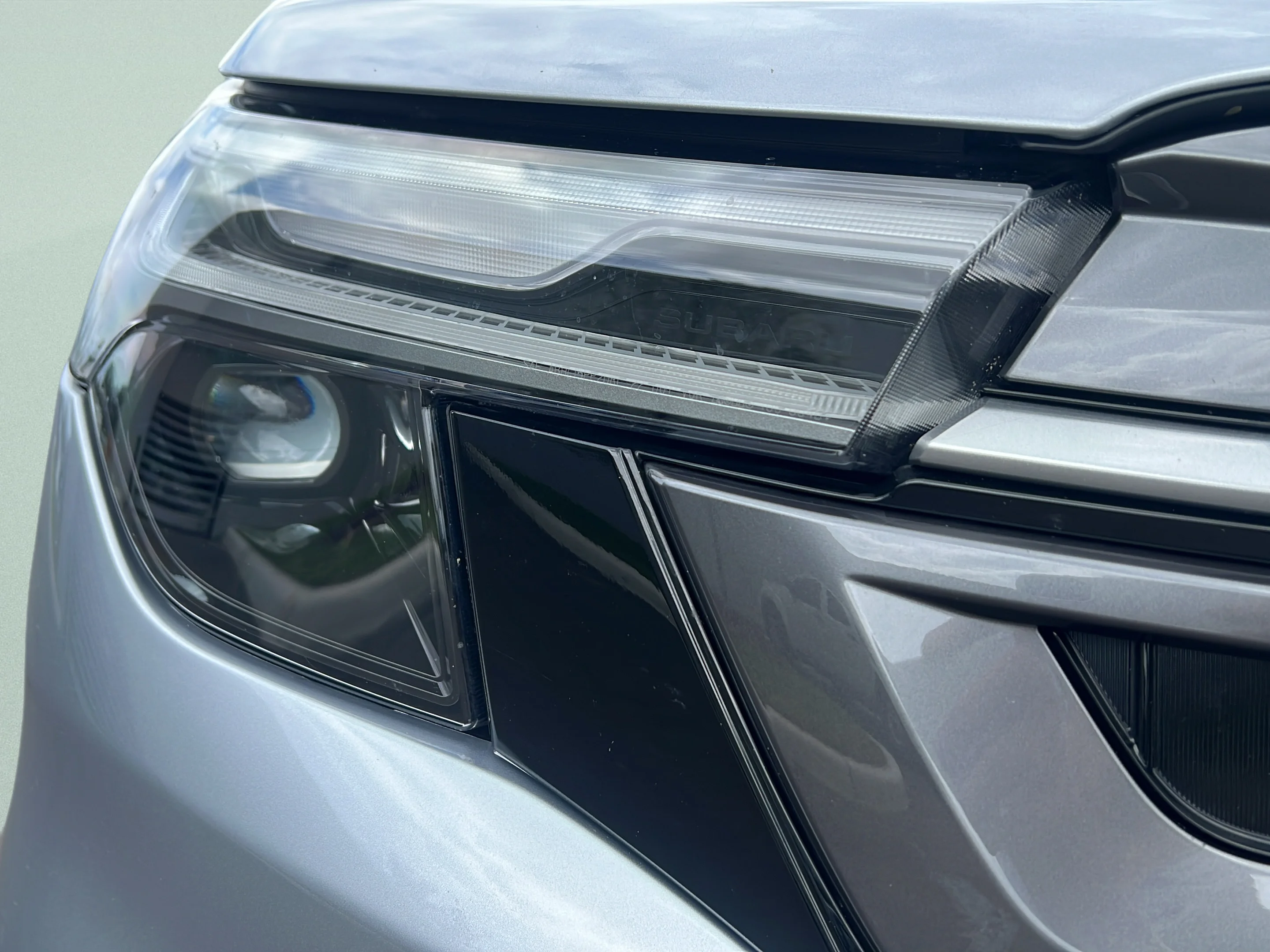 Used 2025 Ice Silver Metallic Subaru Limited image 26