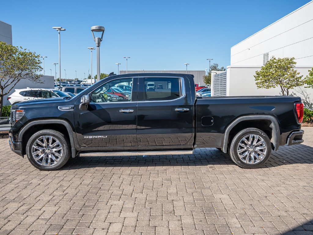Used 2024 Onyx Black GMC Denali image 5