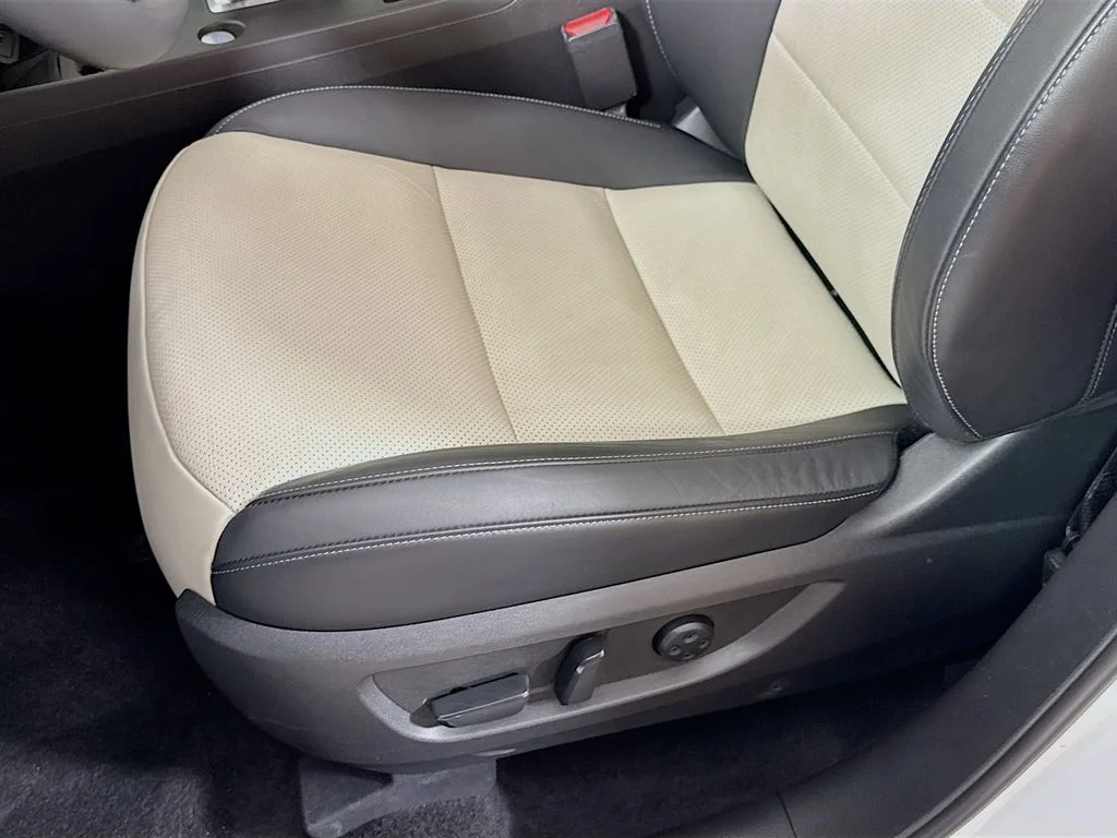 Certified Used 2024 White INFINITI LUXE image 26