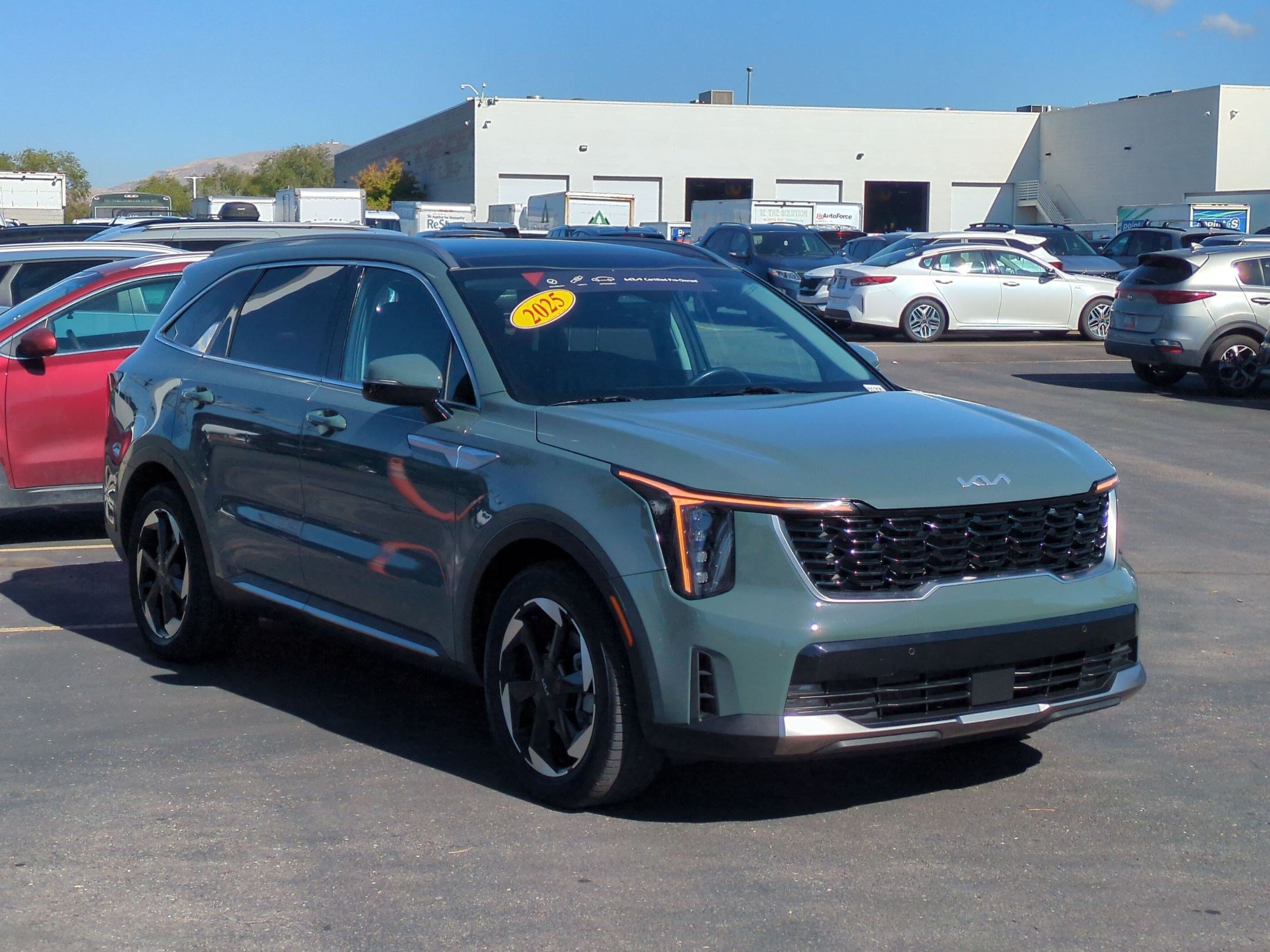 Used 2025 Cityscape Green Kia EX image 7