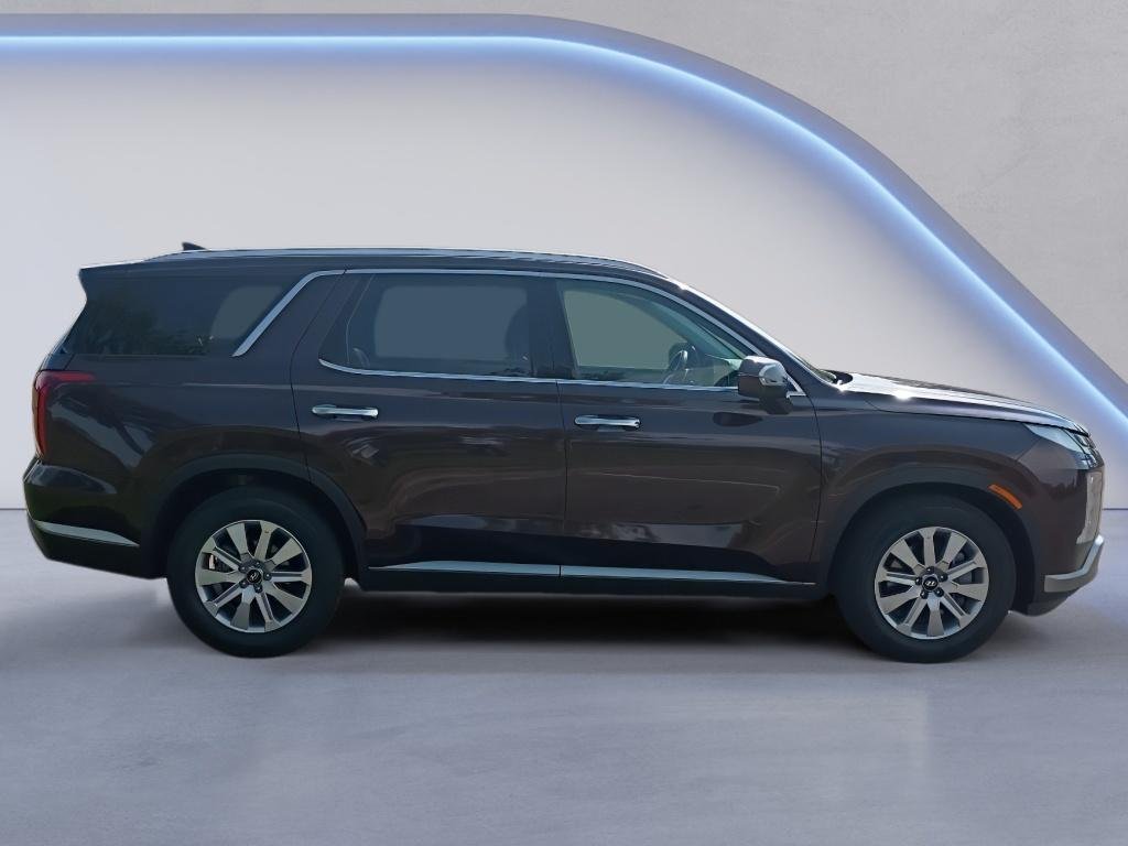 Used 2025  Hyundai SEL image 6