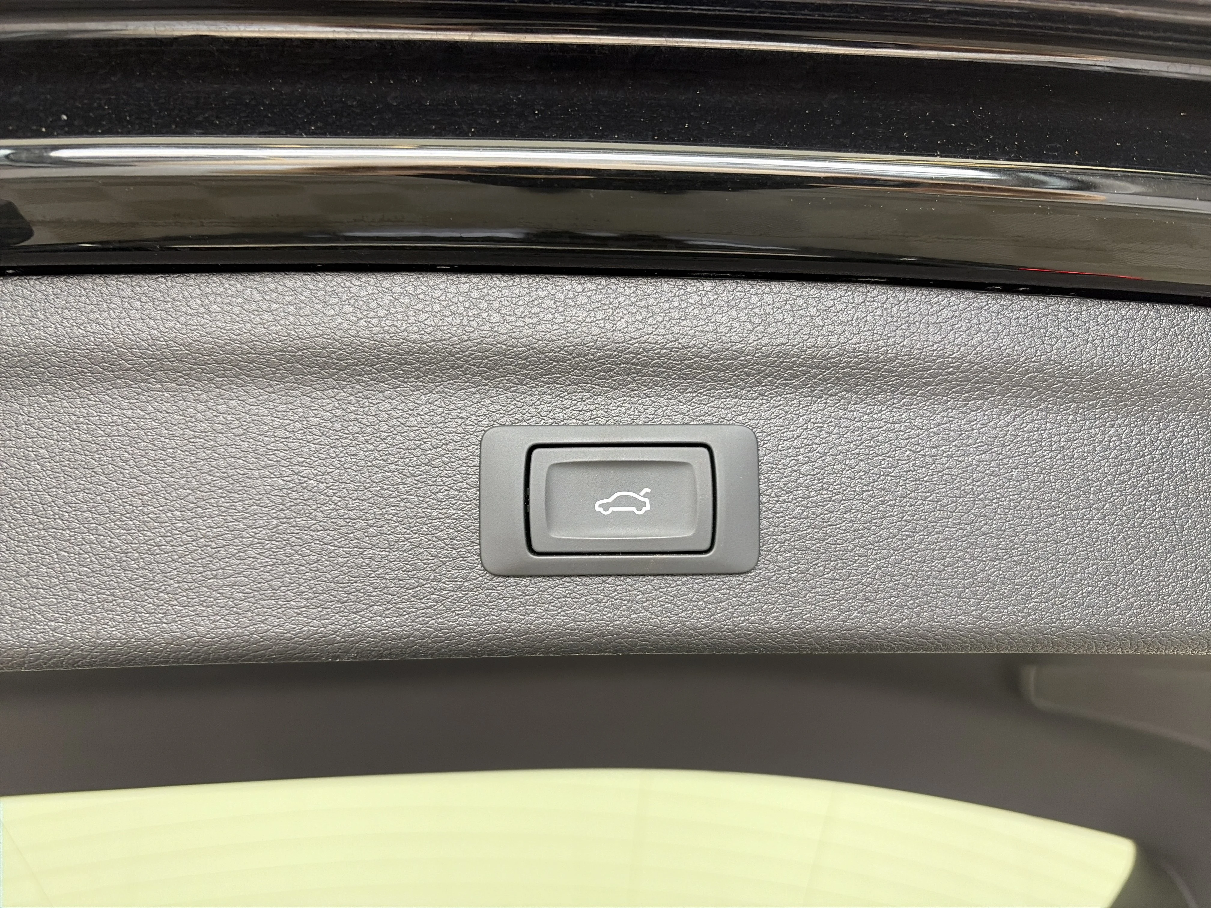 Used 2025 Black Audi S line Premium image 16
