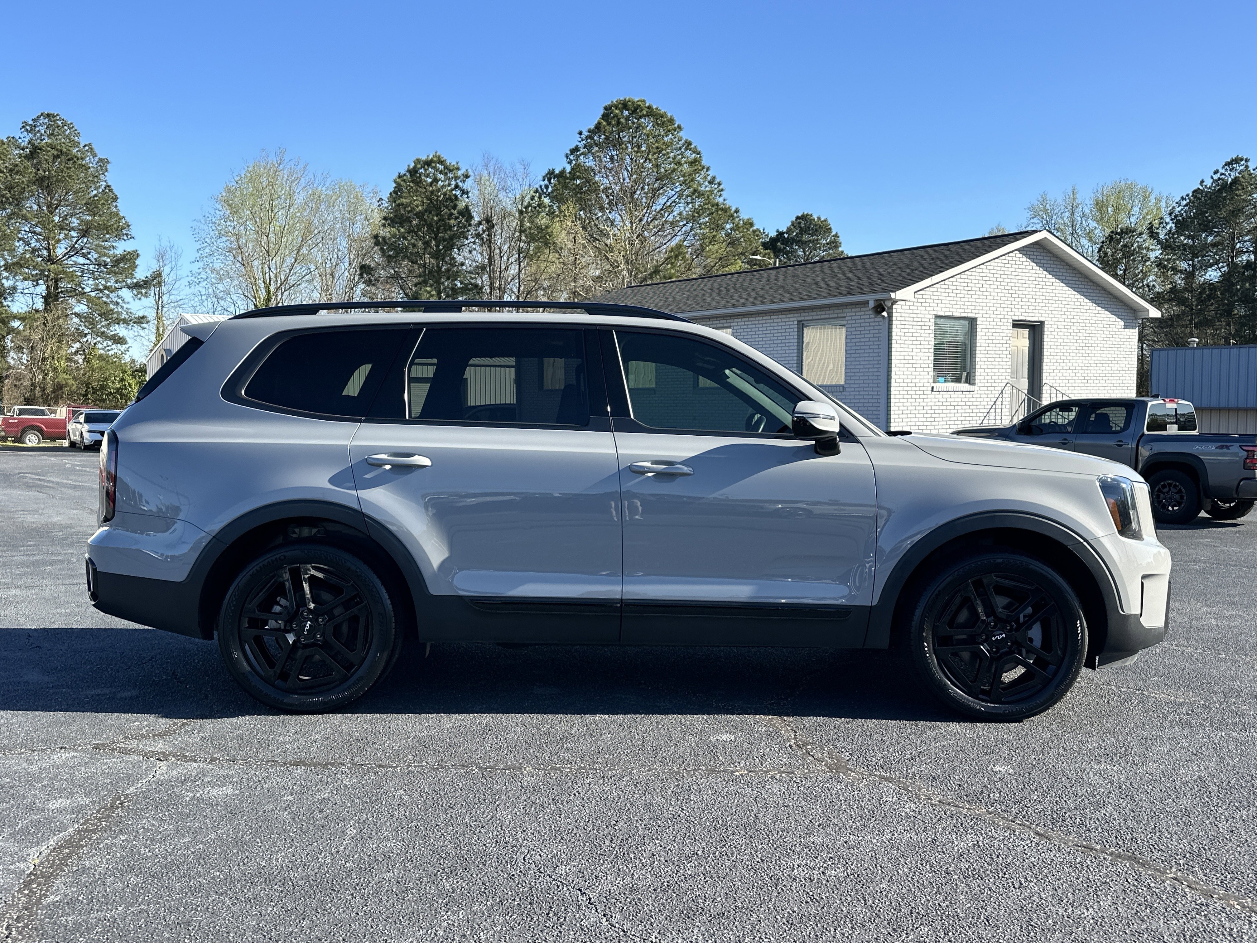 Used 2024 Wolf Gray Kia SX X-Line image 9