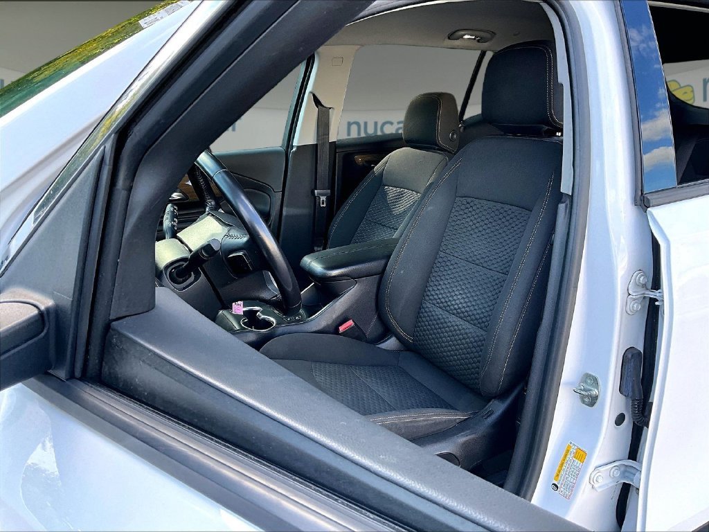 Used 2020 Summit White GMC SLE image 10