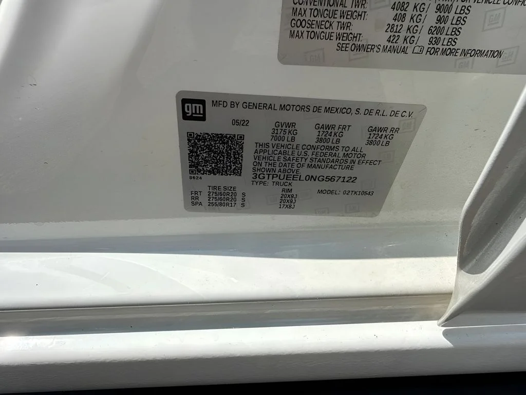 Used 2022 White GMC AT4 image 35