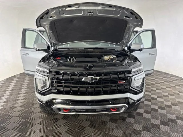 Used 2025 Gray Chevrolet Z71 image 12