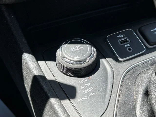 Used 2020 Blue Jeep Limited image 43