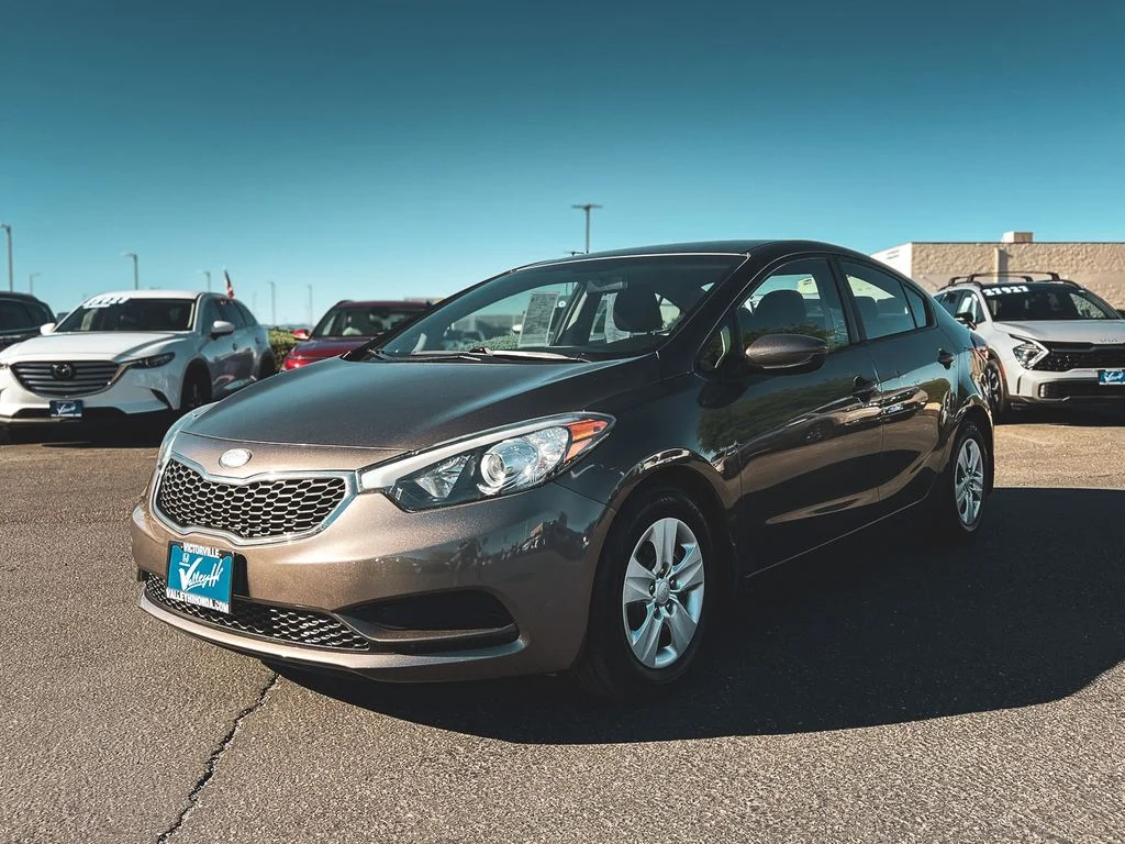 Used 2014 Brown Kia LX image 4