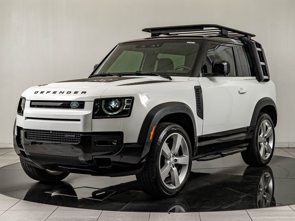 Used 2023 White Land Rover X-Dynamic SE image 1