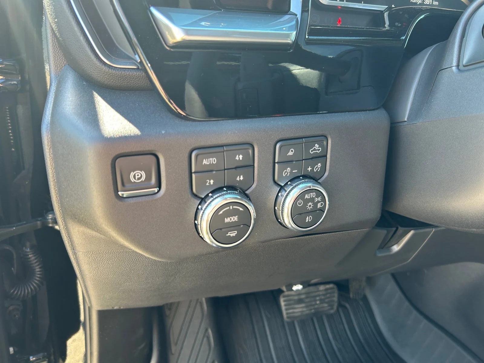 New 2026 Onyx Black GMC Elevation image 16