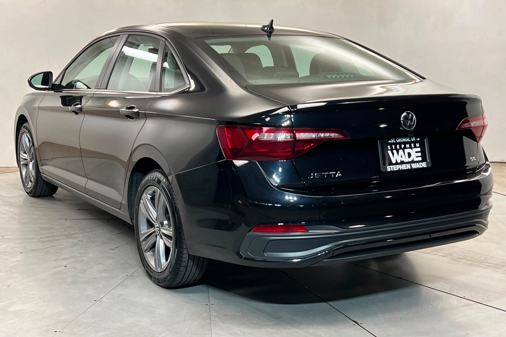 Used 2024 Silver Volkswagen SE image 3