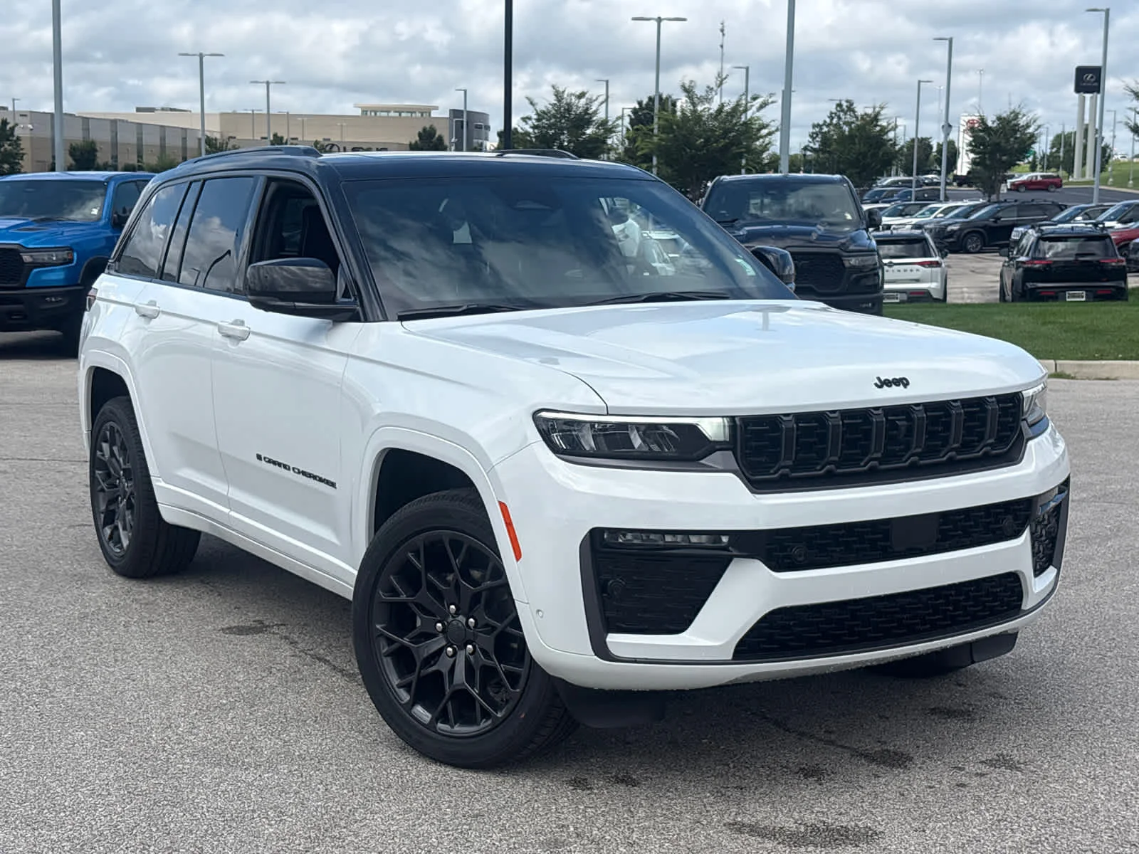 New 2026 Bright White Clear-Coat Exterior Paint Jeep Summit image 2