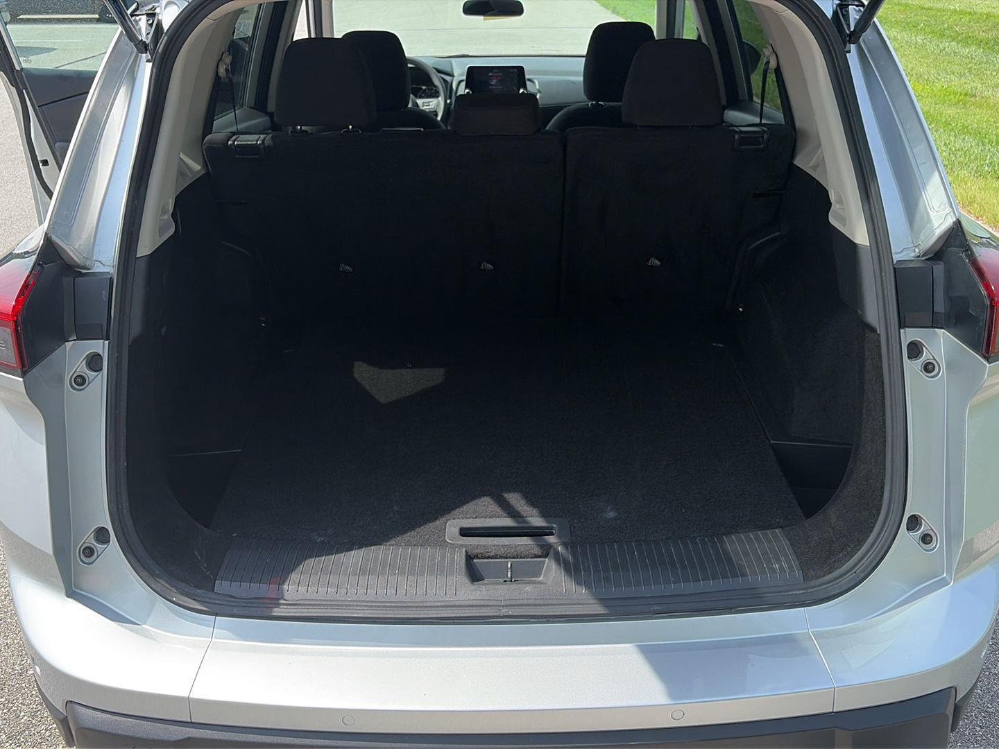 Used 2024  Nissan S image 12