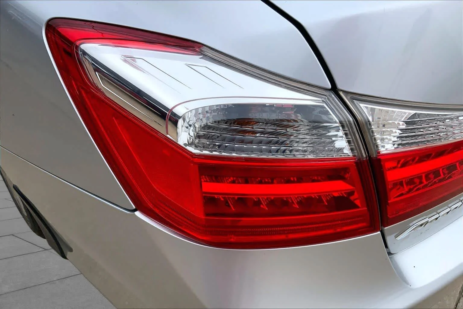 Used 2013 Alabaster Silver Metallic Honda EX-L image 26