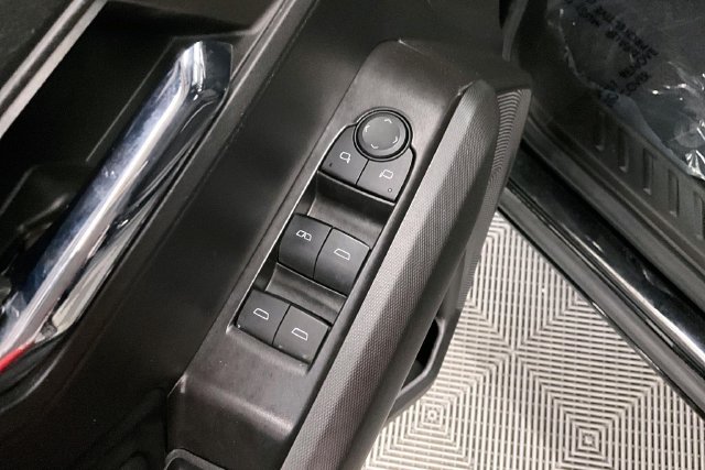 Used 2024 Onyx Black GMC Elevation image 36