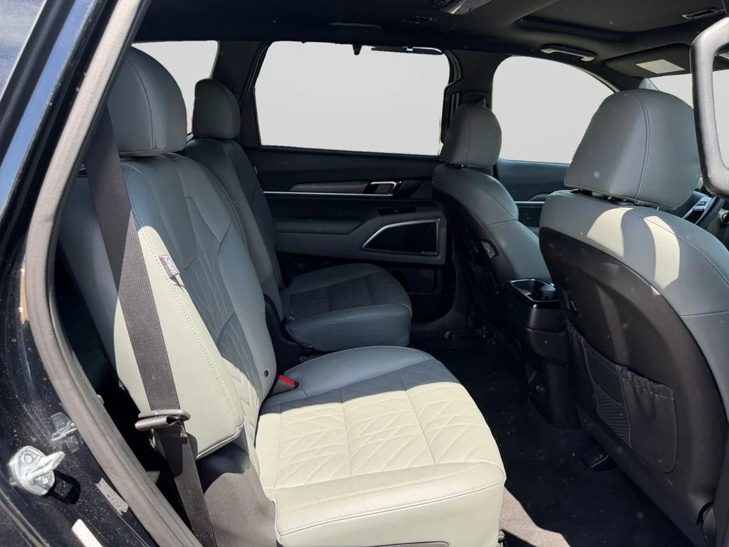 Used 2024 Black Kia EX X-Line image 18